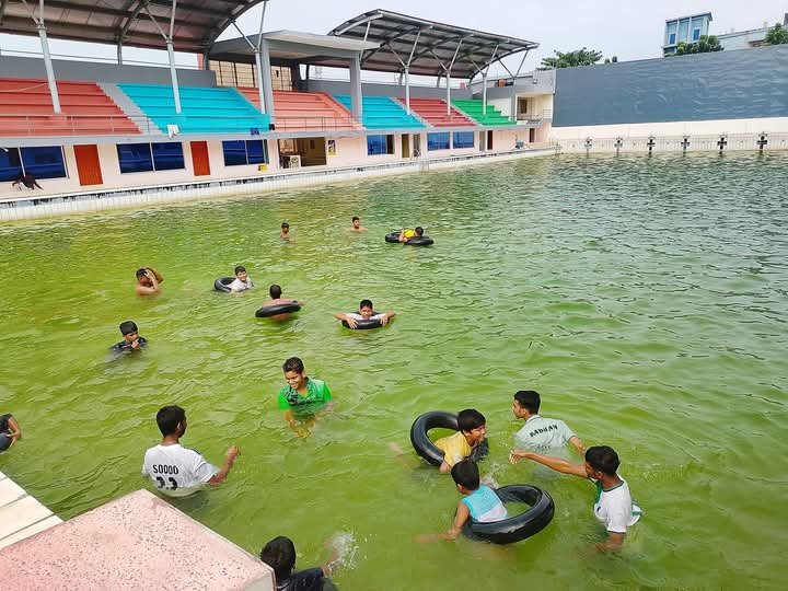 Swimming pool